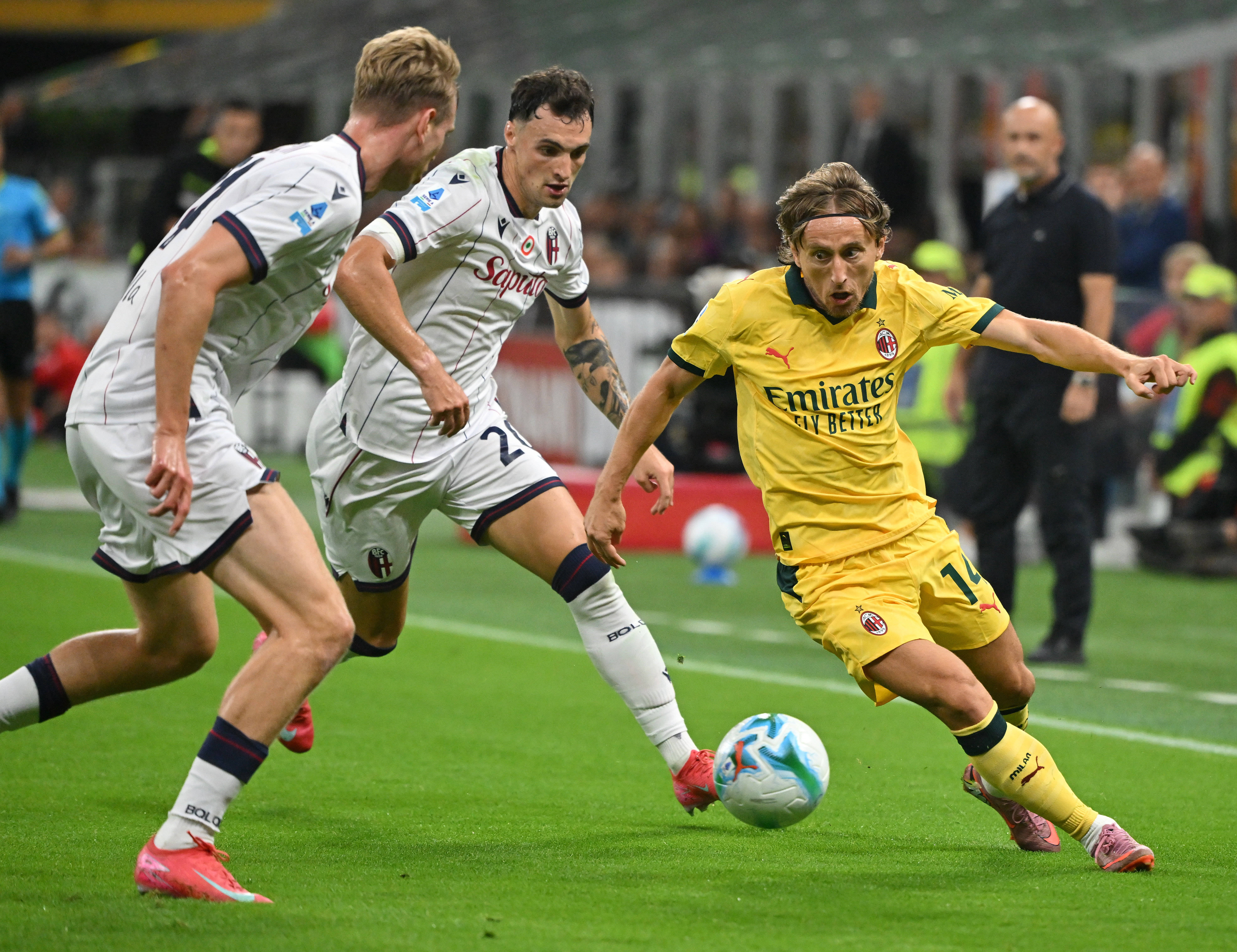 AC米兰迎战巴塞罗那:意大利豪门对冠军联赛挑战的简单介绍 AC米兰迎战巴塞罗那:意大利豪门对冠军联赛挑战的简单介绍