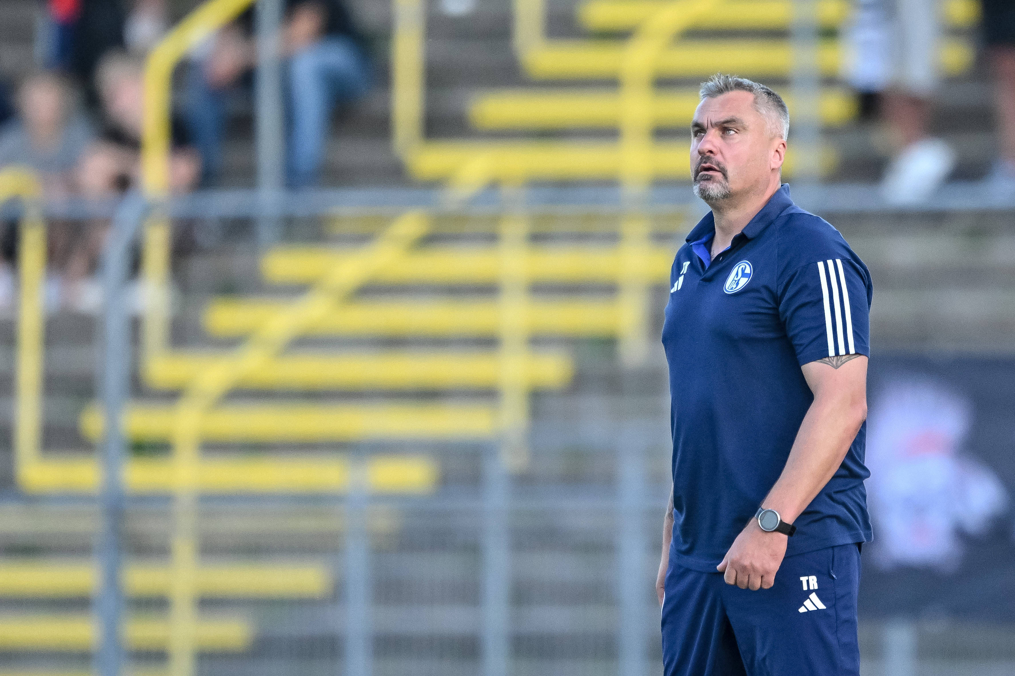 关于沙尔克客场不敌对手,保级压力再度增加的信息 关于沙尔克客场不敌对手,保级压力再度增加的信息