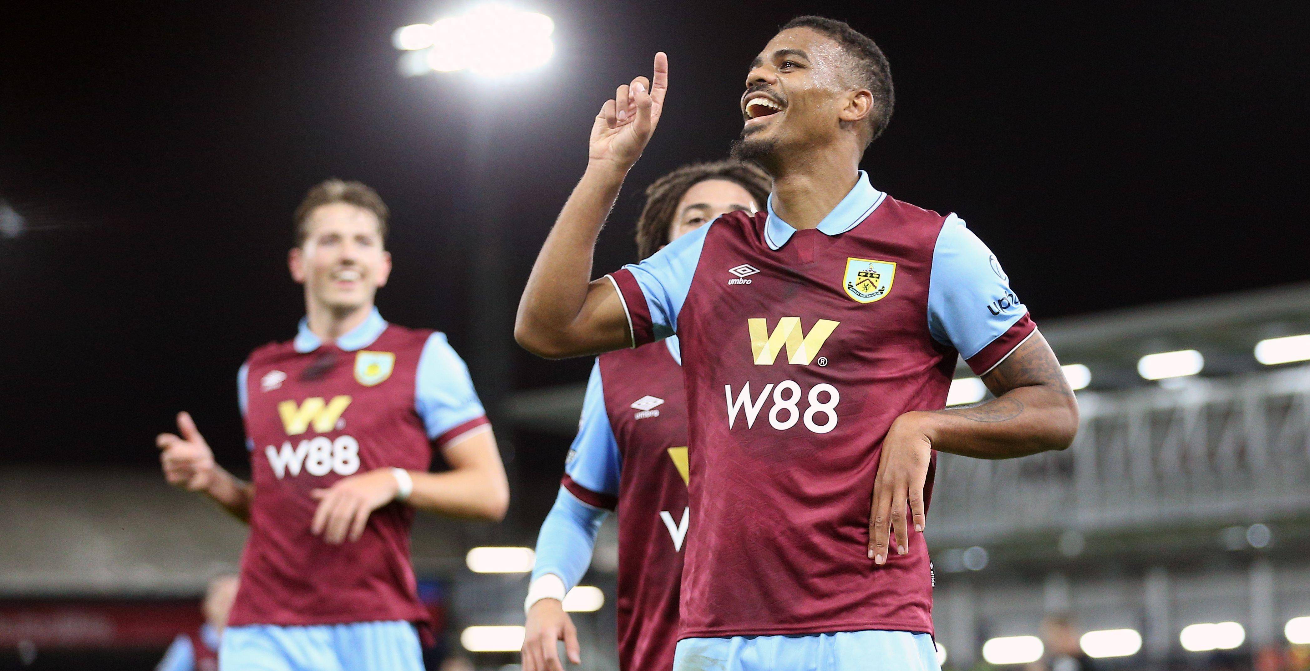 爱游戏官方入口-托特纳姆热刺卫军防守有力，取得胜利