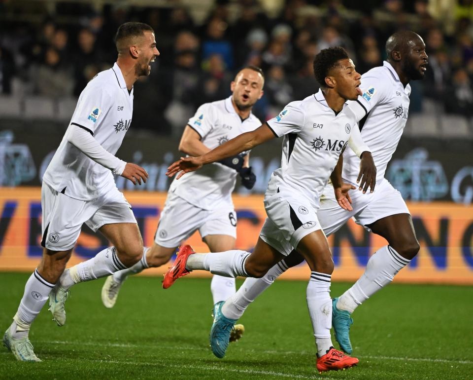 罗马迎战那不勒斯,双方实力相当 罗马迎战那不勒斯,双方实力相当