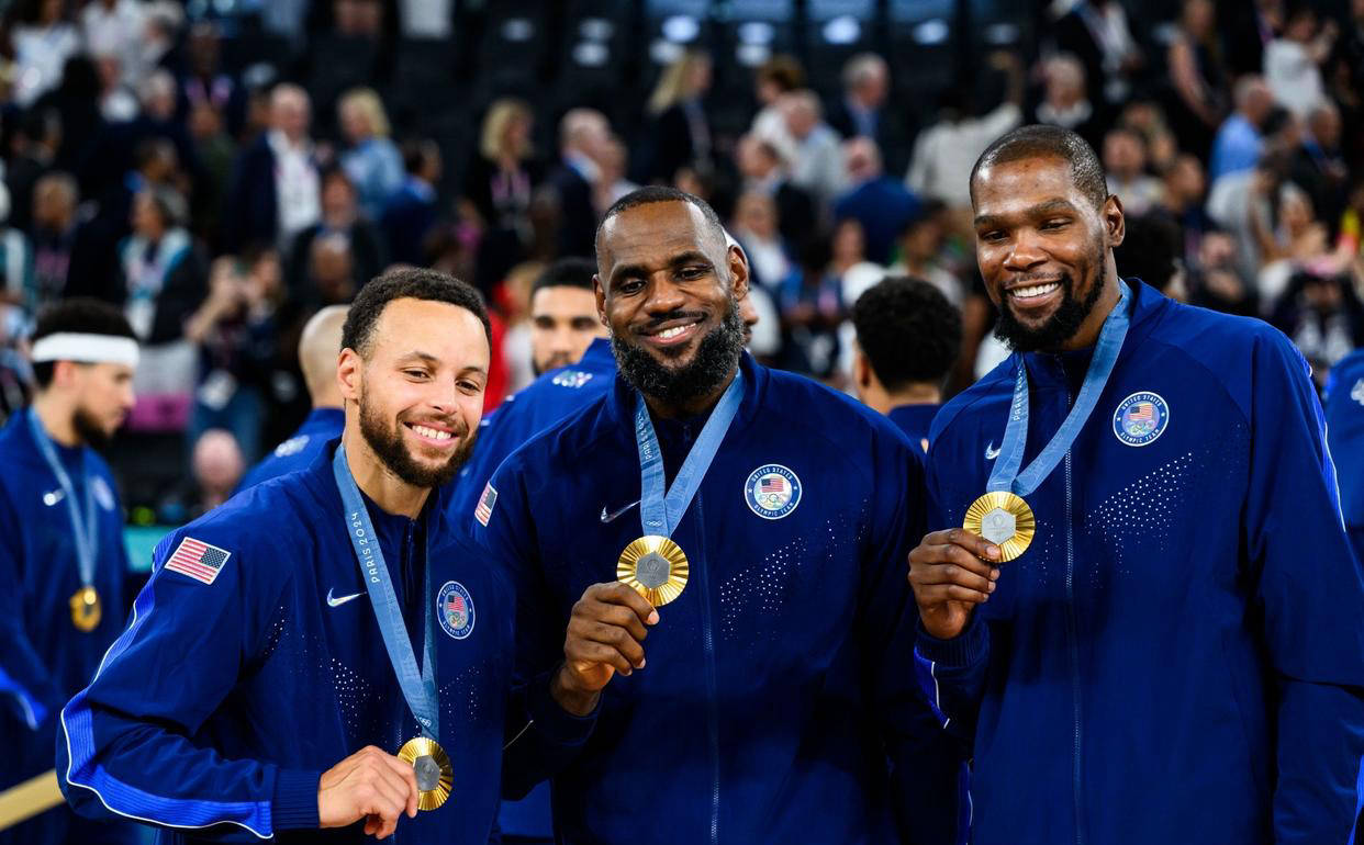 AYX体育赛事-NBA全明星赛明星荟萃，场上表现精湛令人叹为观止