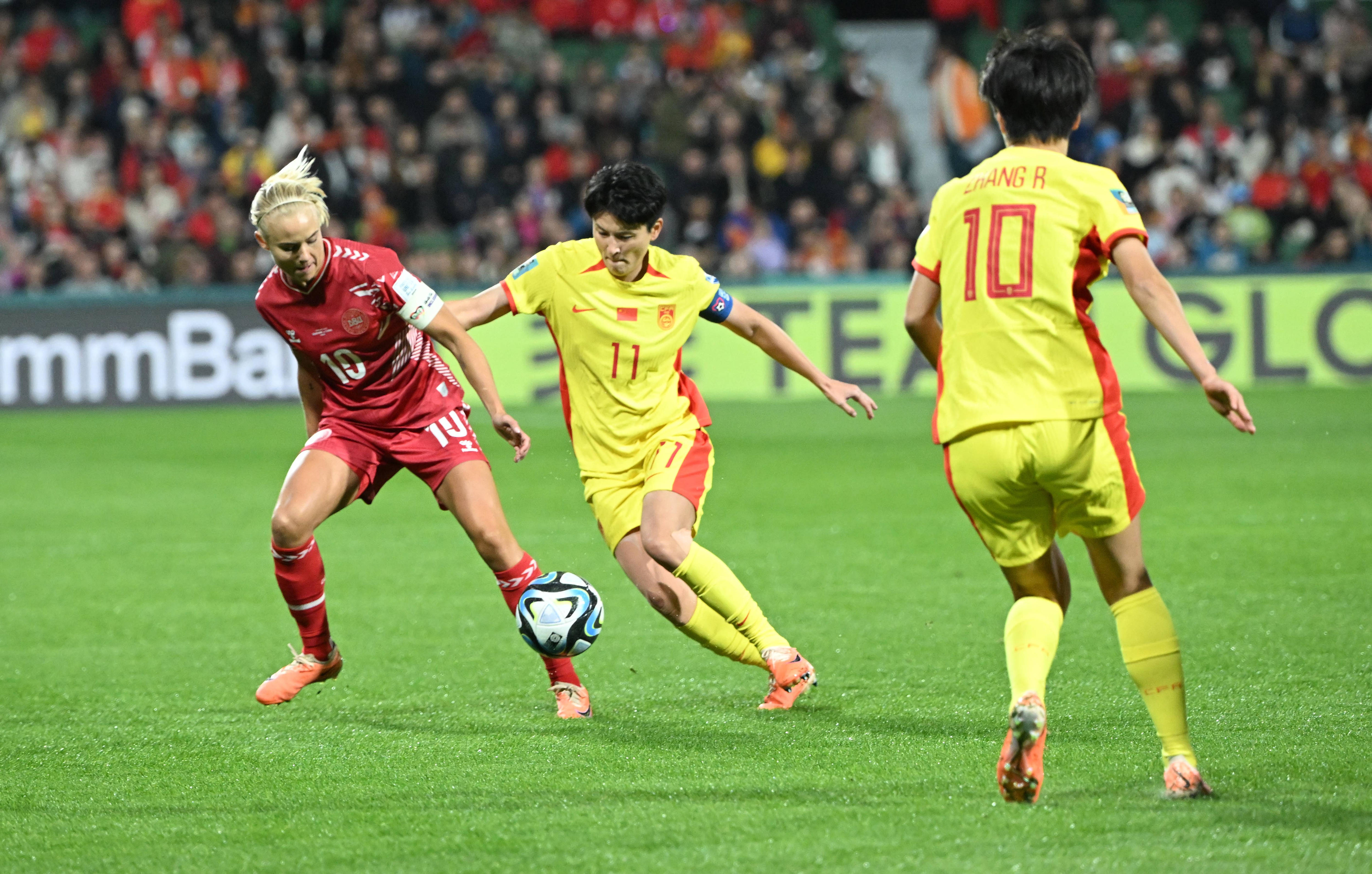 爱游戏在线-包含精彩纷呈的足球盛宴，女子比赛激情澎湃的词条