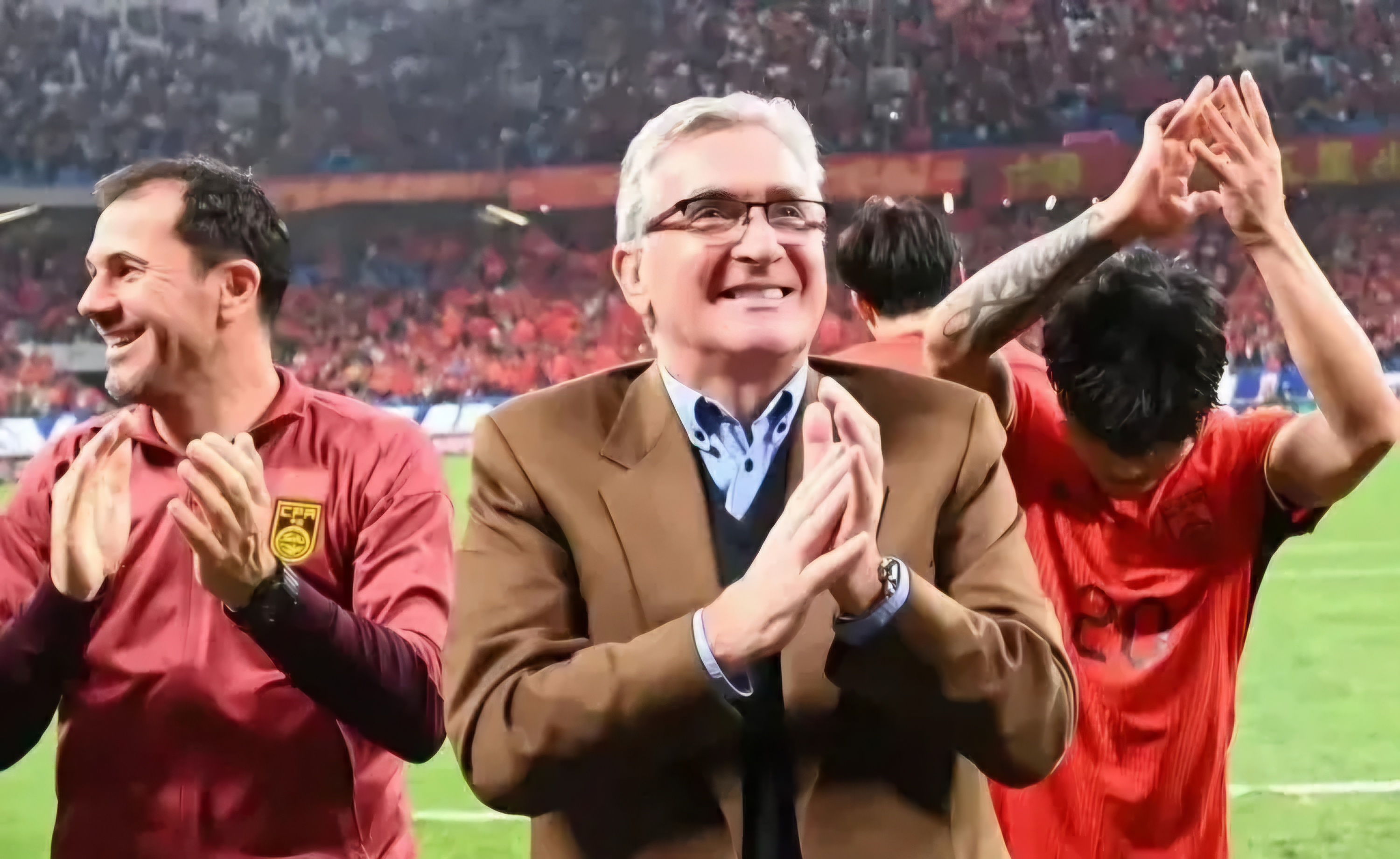 包含拉齐奥主帅赛后点赞年轻球员，展现信心的词条