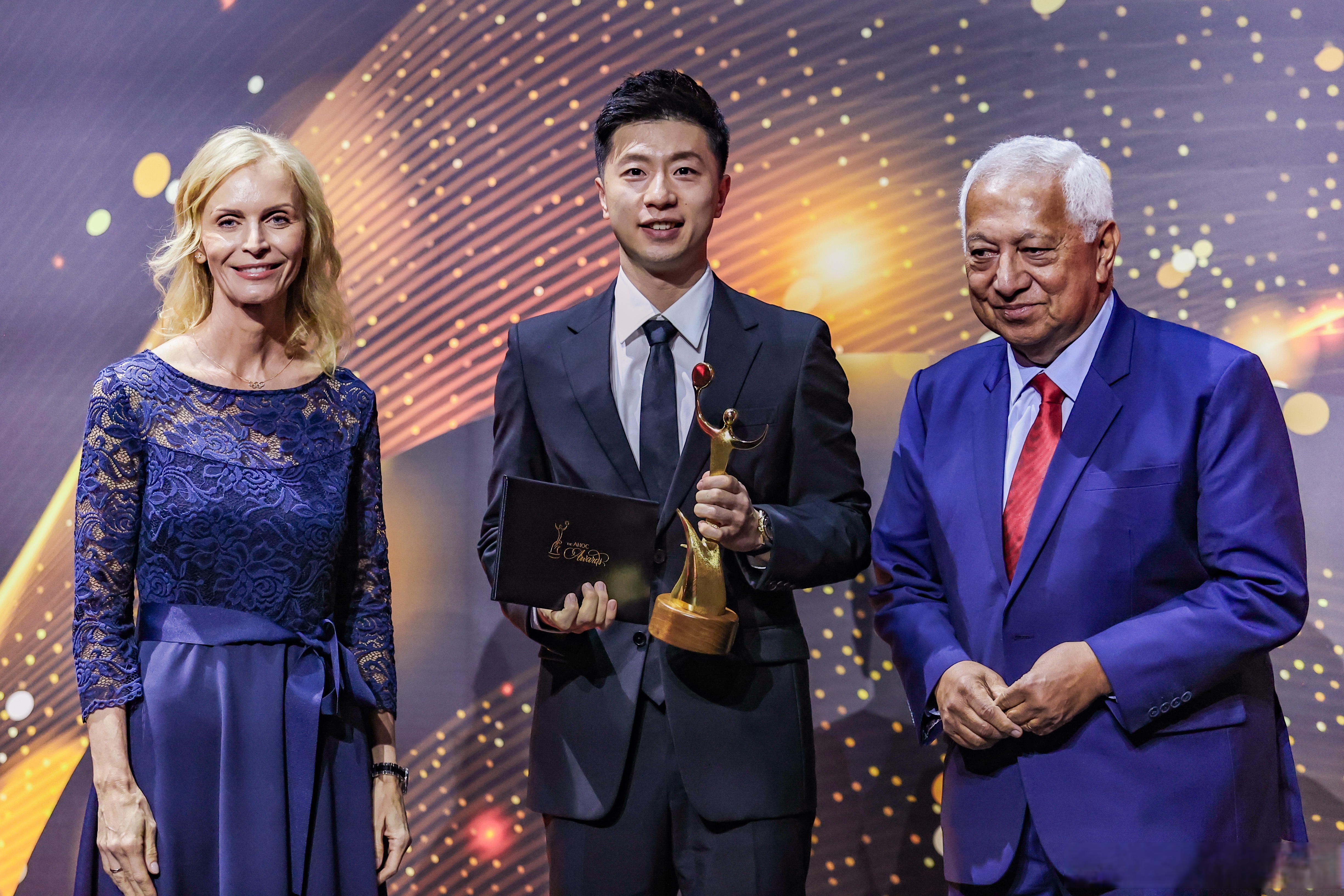 法国队轻取德国队，马龙高光表现