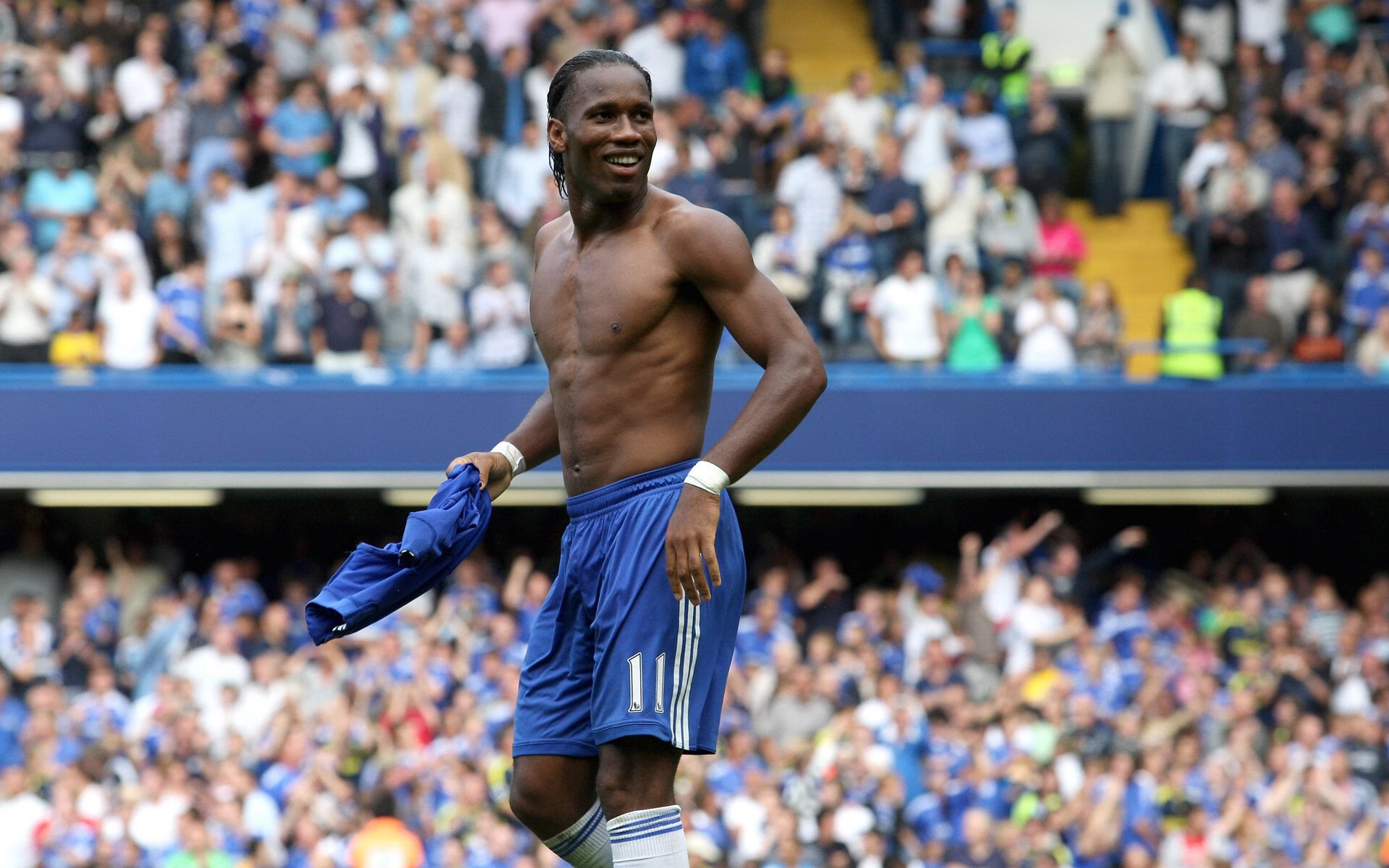 爱游戏官方-赛道与绿茵的共振，当F1年度争冠焦点战遇上南非击溃多特蒙德