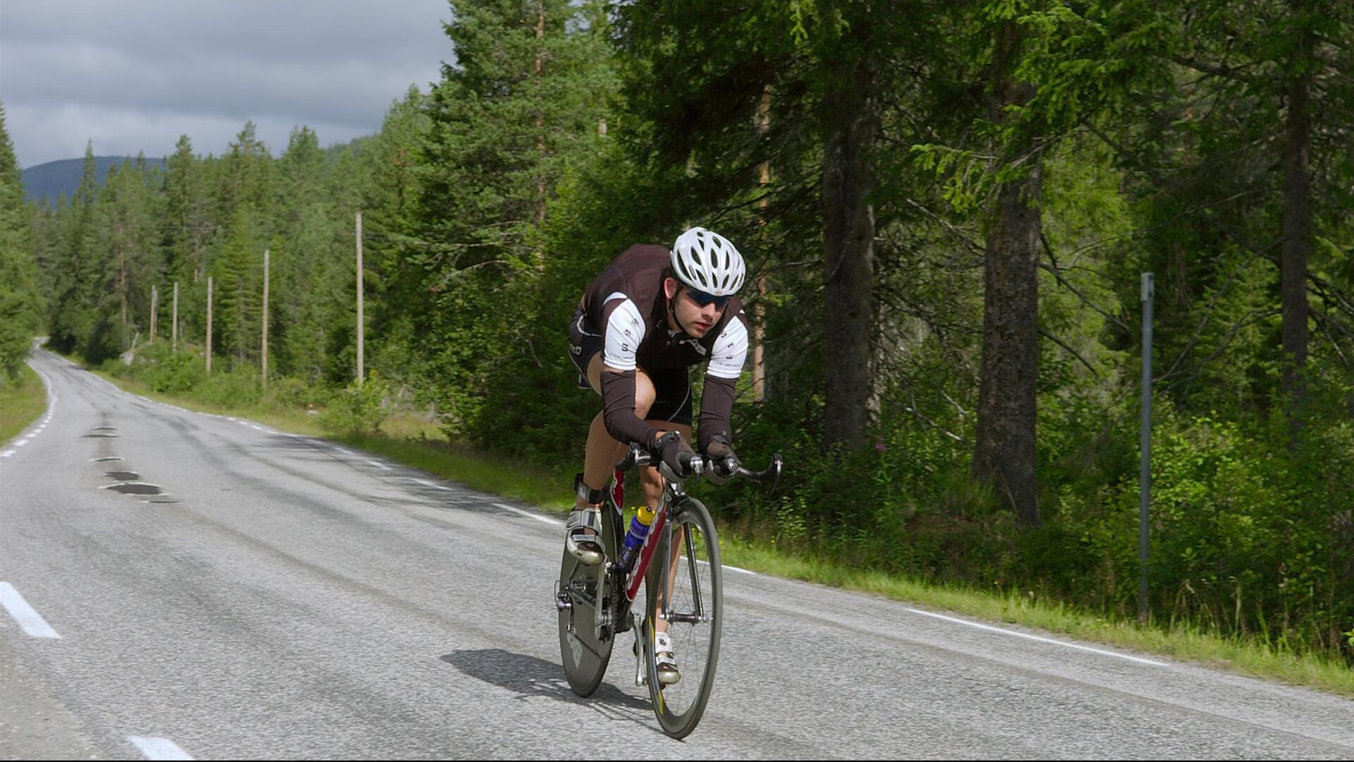 爱游戏在线-林高远关键制胜，瑞典队险胜日本队—一场技术与意志的巅峰对决